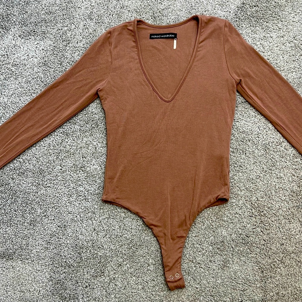 NWOT Naked Wardrobe Camel Brown V Neck Bodysuit Long Sleeved size Small